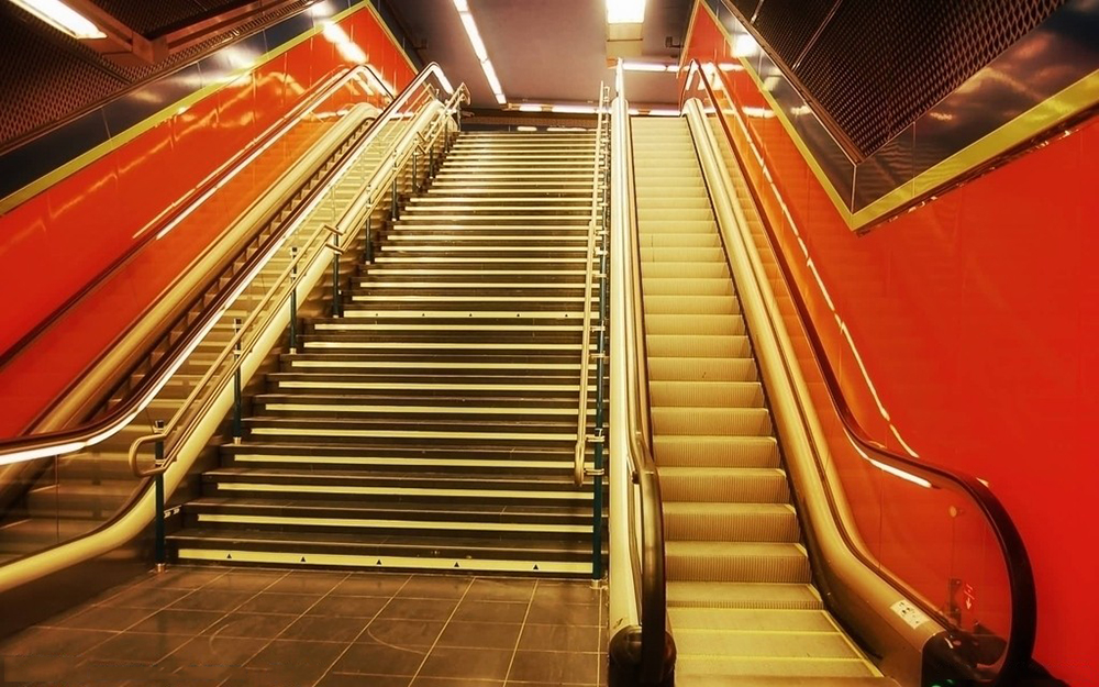 Escalator>